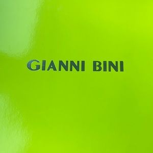 I’m selling a pair of sand gold heels by Gianni Bini.